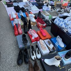 GARAGE SALE IN ALLEYWAY UNTIL 1pm 