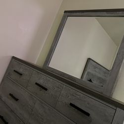 Dresser/Mirror Set