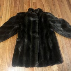 ELEGANT WOMENS FAUX FUR COAT, SIZE LARGE