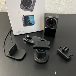 DJI action 2 camera trade, with all accessories, compatible with phone, computer tablet, iPhone or android