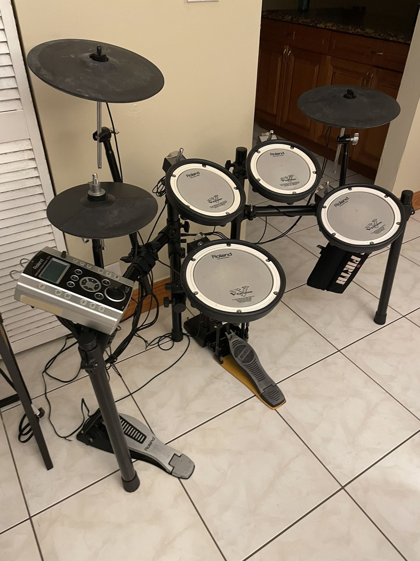 MUST GO - Roland Td-11 KV Electronic Drum set