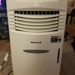 Honeywell CL201AEW Evaporative Air Cooler, 470 CFM - 5.3 Gallon Tank (**No Remote Or Manual**)