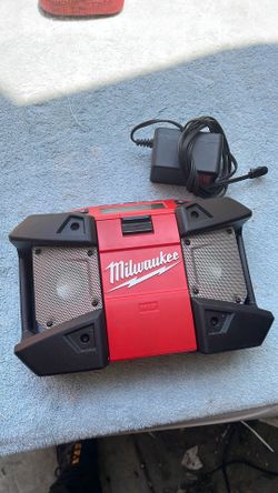 Milwaukee radio M12