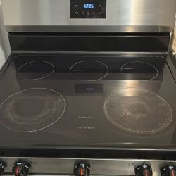 Frigidaire Glass Top Electric Stove