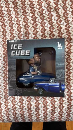 Ice cube bobble head
