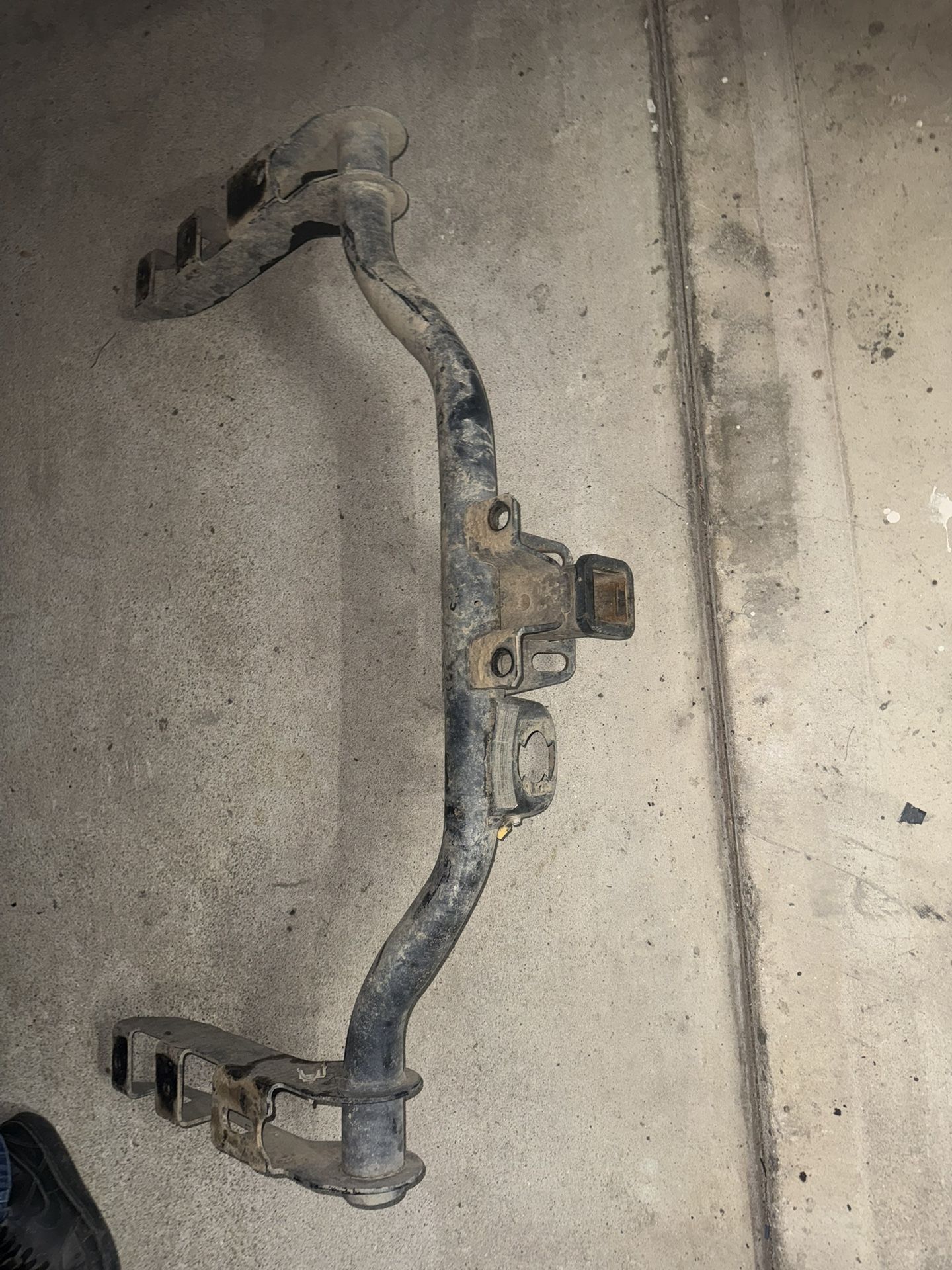 Trailer Hitch From 2003 Chevy 2500hd