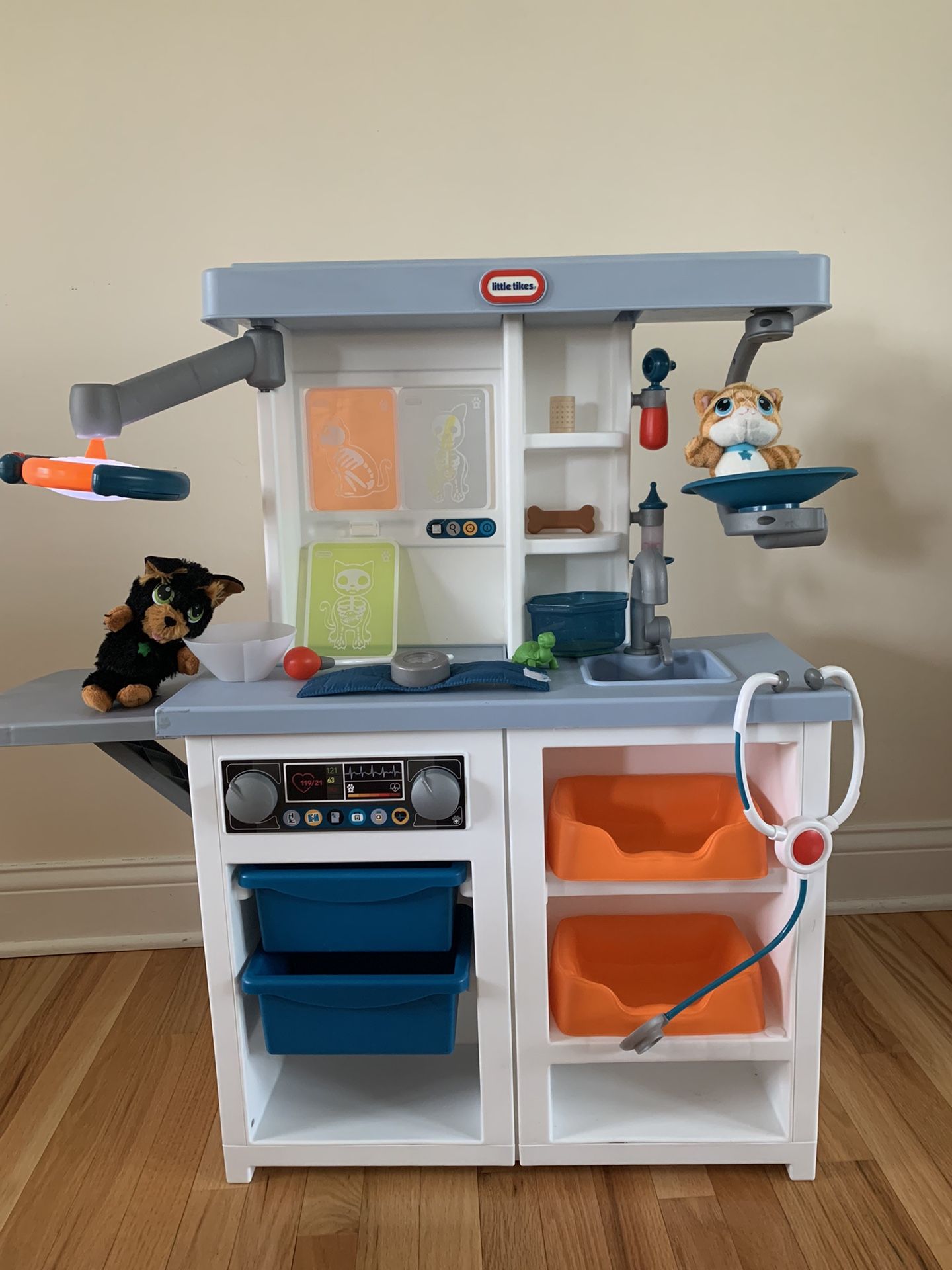 Little Tikes My First Pet Checkup Set Veterinarian Playset