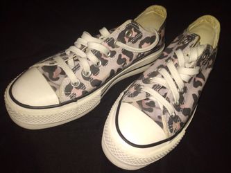 Size 6w Pink/black/white cheetah print 2 in platform low top converse