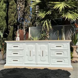 SOLID WOOD MODERN 9 DRAWER DRESSER 