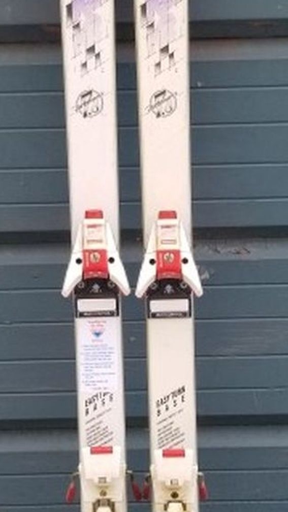 K2 Performance skis, 176 cm, Salomon demo bindings
