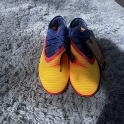 Nike phantom gx 6 lows elites 9 and a half  haaland signature