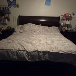 Cherry Oak Bed Frame With Two End Dresser 