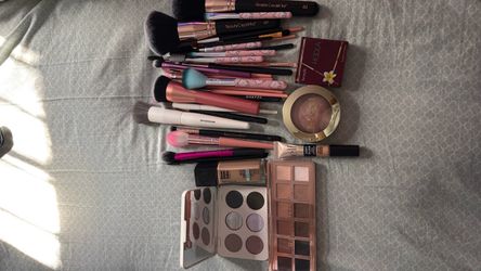 Makeup bundle