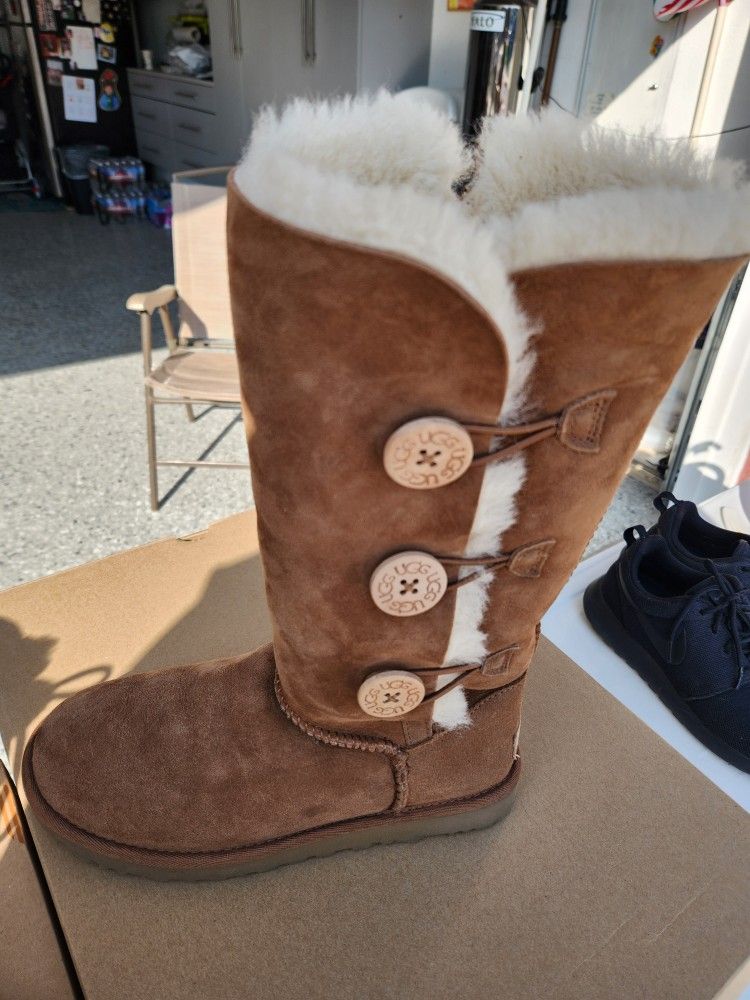 UGG Boots W BAILEY BUTTON TRIPLET II 1016227 W/ CHE Size