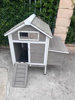 Small Chicken Coop for 1-3 Chickens with Nesting Box