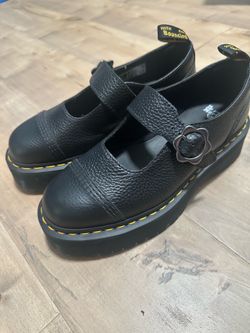 Dr Marten Shoes - Black size 9 women’s