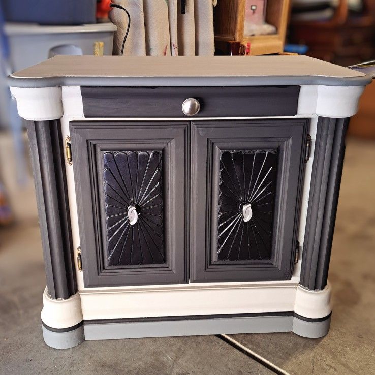 Shelf Cabinet - Refurbished - Pull Out Drawer - UsedShelf Cabinet - Refurbished - Pull Out Drawer - Used