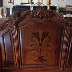 Beautiful High End Queen Bedroom Set By Michael Amini 