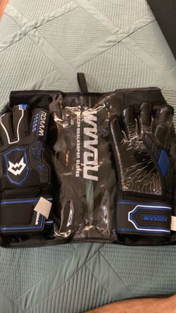 Soccer goalkeeper gloves