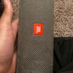 JBL Flip 5 Speaker (waterproof)