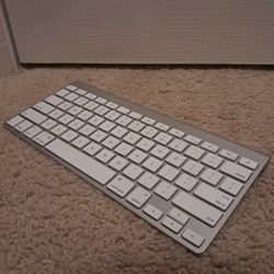 Genuine Apple Wireless Bluetooth Keyboard A1314 (or A1255) - Works Great!