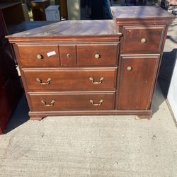 Dresser / baby changing table