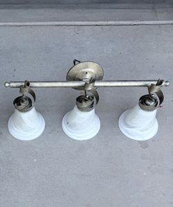 Three- light bathroom vanity light
