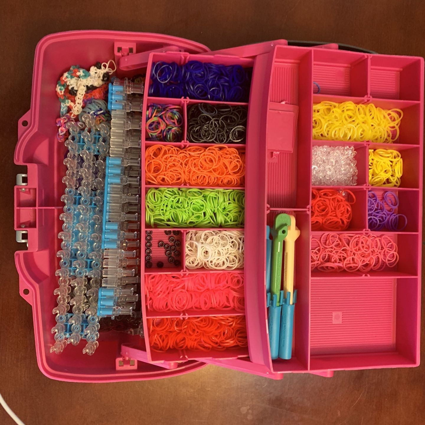 Giant rainbow loom kit w/ tackle box for sale!!