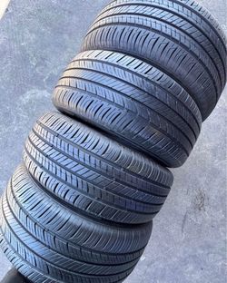 225/50/18 Vendo Set de Tires en buenas condiciones de vida las 4