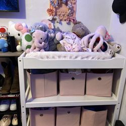 Changing Table With Changing Pad N Cover 