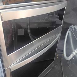 Whirlpool Microwave and oven in good working conditions!!!