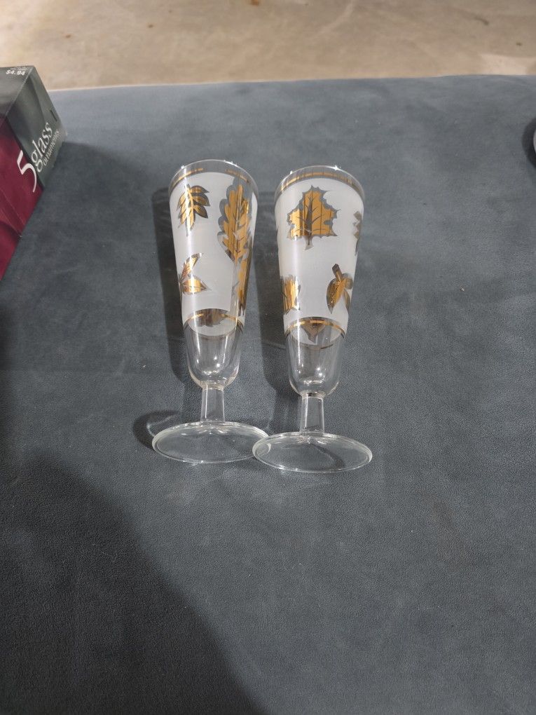 2 Vintage Leaf Glasses 