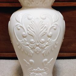 Lenox Georgian Collection vase