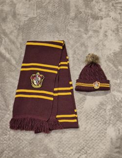 Harry Potter Gryffindor Hat and Scarf Set