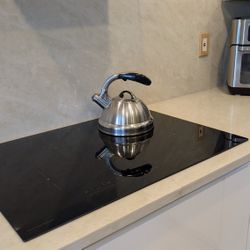 Flintshire 1.75-Quart Stainless Steel Whistling Tea Kettle – Brushed Satin Finish Stove-Top Kettle for Boiling Water,Tetera silbadora de acero inoxida