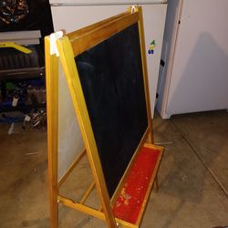Children's chalkboard/whiteboard easel