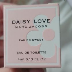 Marc Jacobs Daisy Love Eau So Sweet Purse Size Perfume 