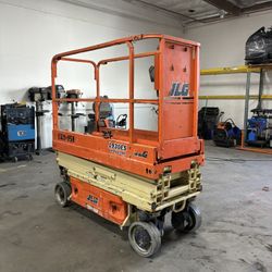 JLG Scissor Lift 
