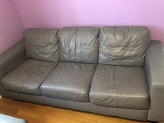 SOFA. ( smoke free) ( pets free)