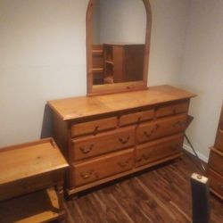 Vintage Solid Pine Wood. Dresser With Mirrow