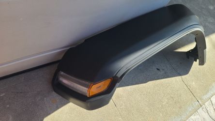 2025 JEEP WRANGLER LEFT FENDER DRIVER SIDE GENUINE USED OEM.  Y12