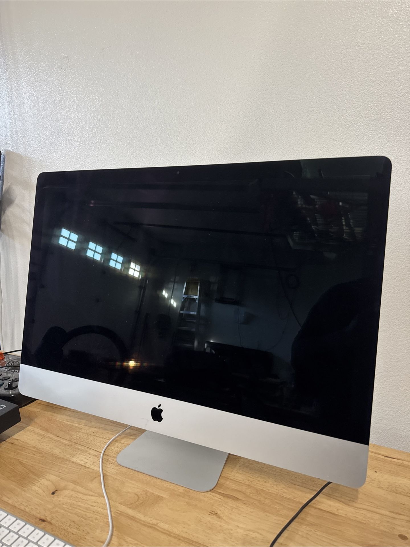 2020 iMac 27" 5k 10-core 3.6 GHz 10 Core i9 5700xt 16gb RAM 128 GB 2667 MHz DDR4