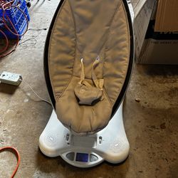 4moms S24E45269 Doesn’t Not Come With The Accessory (3 Balls On Top)