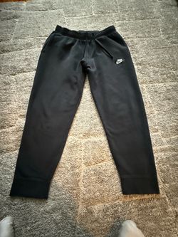 Black nike pants (SIZE LARGE)