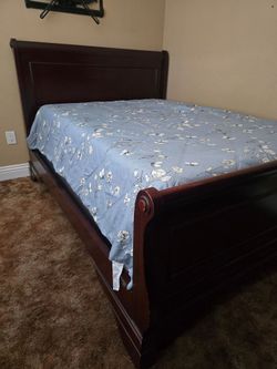 Cama queen con buro