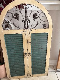 Wall decoration 44" 1/2 inches tall x 26" 1/2 width