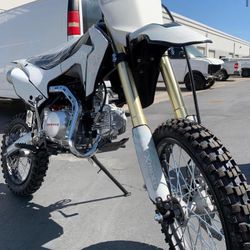 **Brand New Dirt Bike 125cc** - Adult size. - Kick Start. - Manual with Clutch. - 4 gears. - Mph 55-60 - Support up 450 lbs. - Alloy rims and suspensi