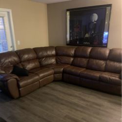 Leather Sectional W/ Sleeper Sofa/dual recliner 