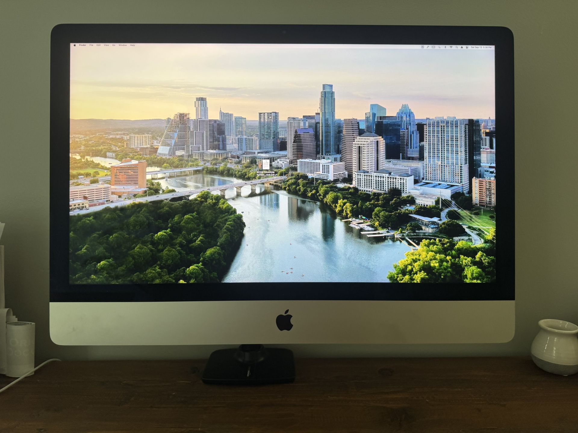 2017 iMac 27-inch 5K Display, 1TB drive, 40GB RAM, 3.4 GHz Core i5, VESA mount