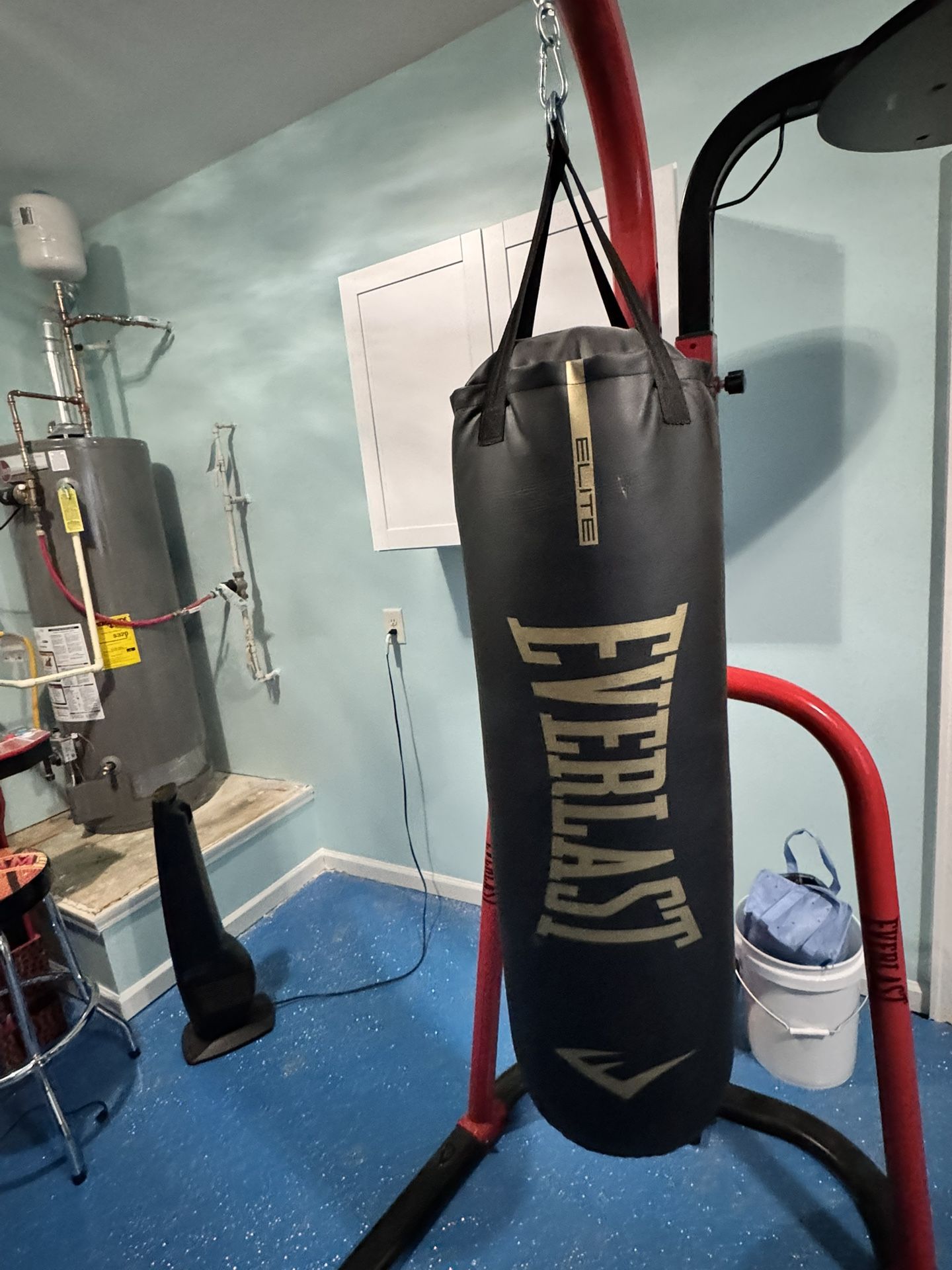 Everlast Elite Heavy Bag w/Dual Station Stand